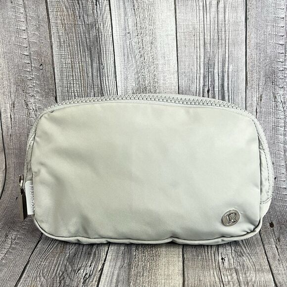 Lululemon Everywhere Womens Belt Bag Gray - Picture 2 of 10
